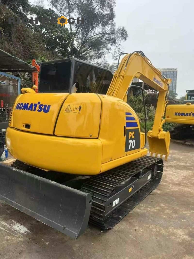 Undercarriage and tracks of a 2017 Komatsu PC70-8 excavator with 1,500 hours, priced at $13,889